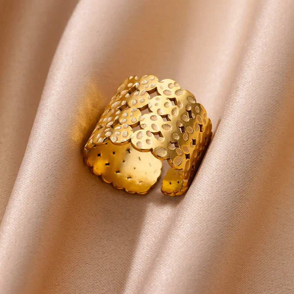 Chunky Gold Elegance