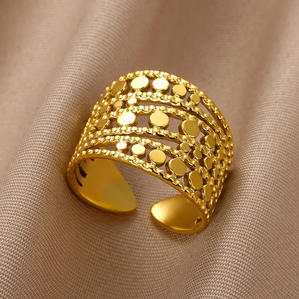 Chunky Gold Elegance
