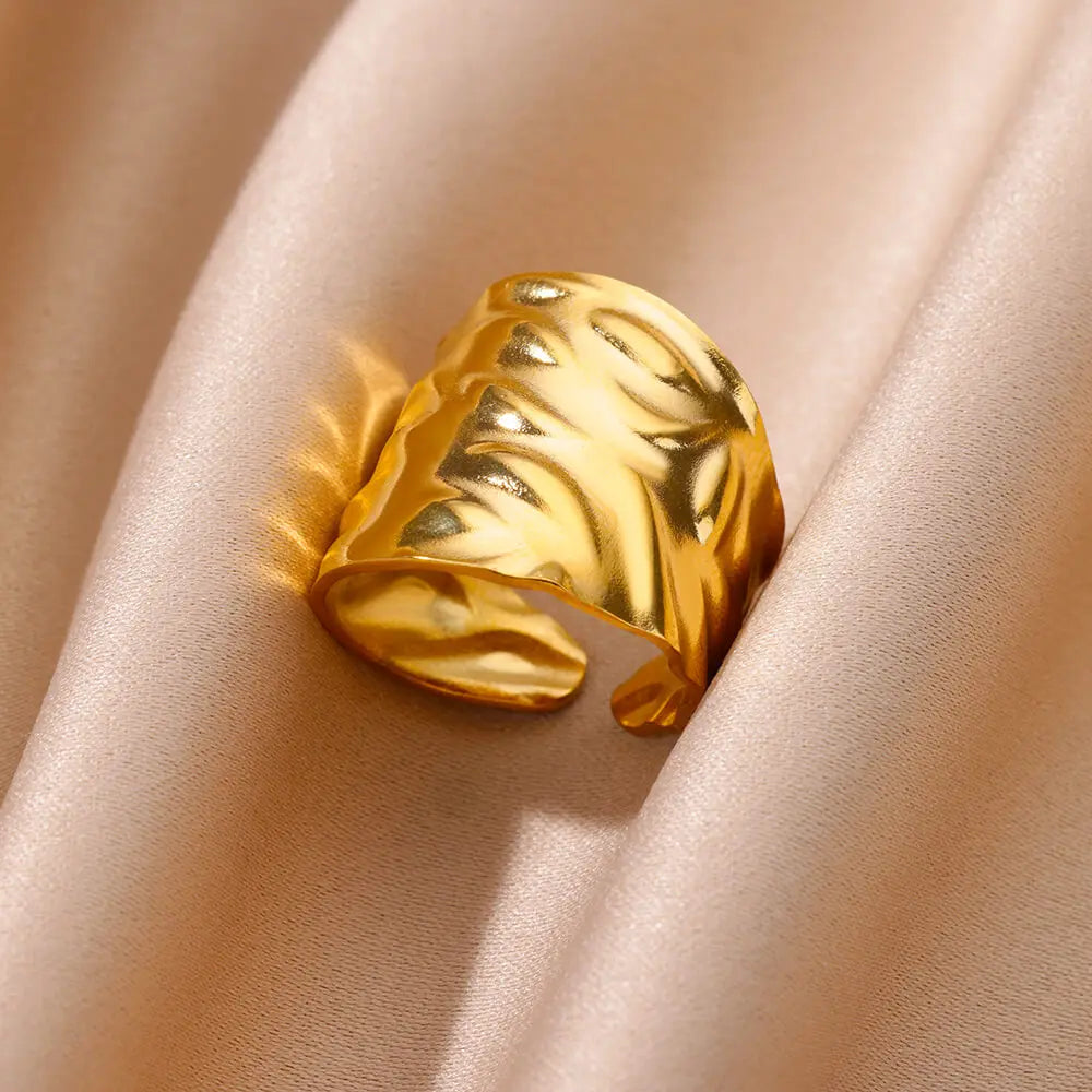 Chunky Gold Elegance