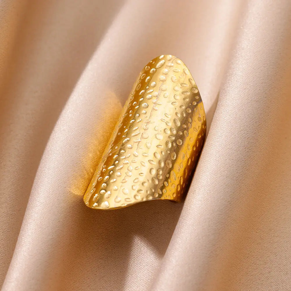 Chunky Gold Elegance