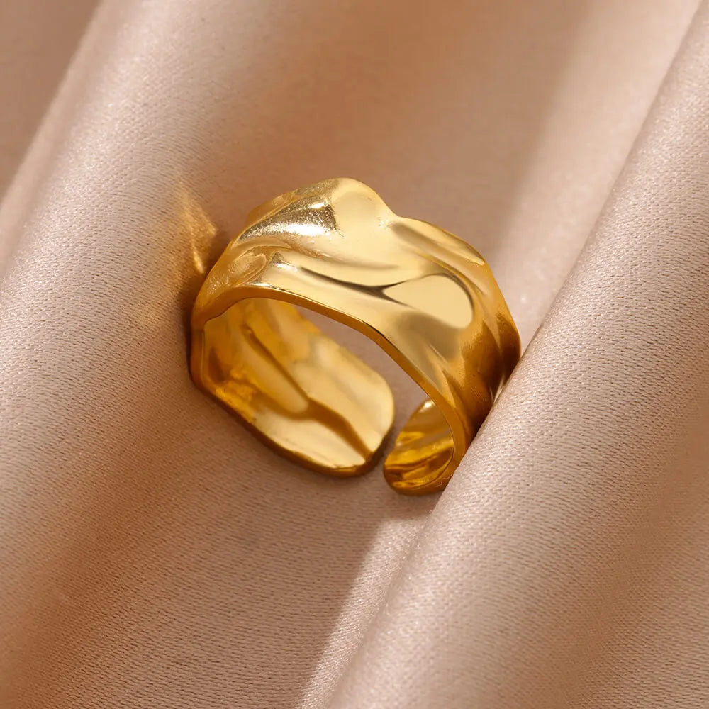 Chunky Gold Elegance